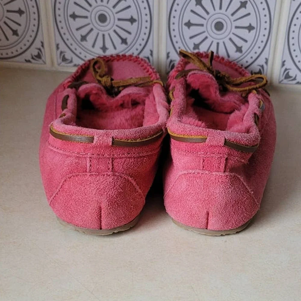 Minnetonka Pink Suede and Shearling Girl's Slipper Moccasins Size 2